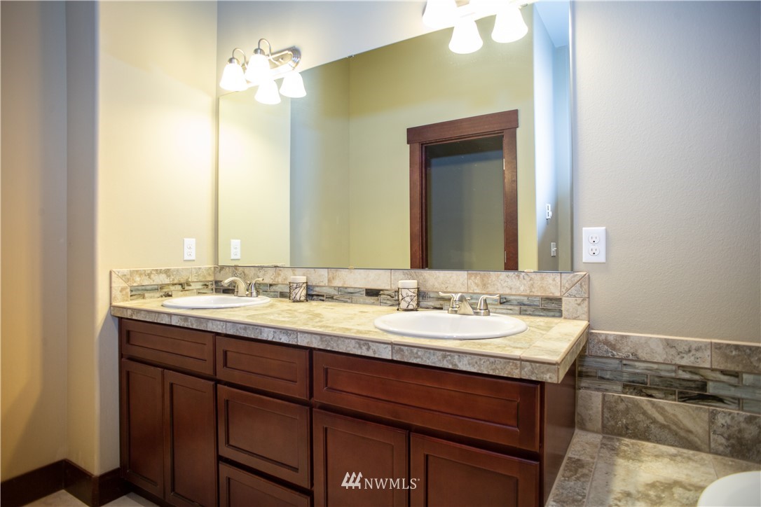 3949 Northeast 3rd Place Renton, WA 98056 - Photo 18 of 22