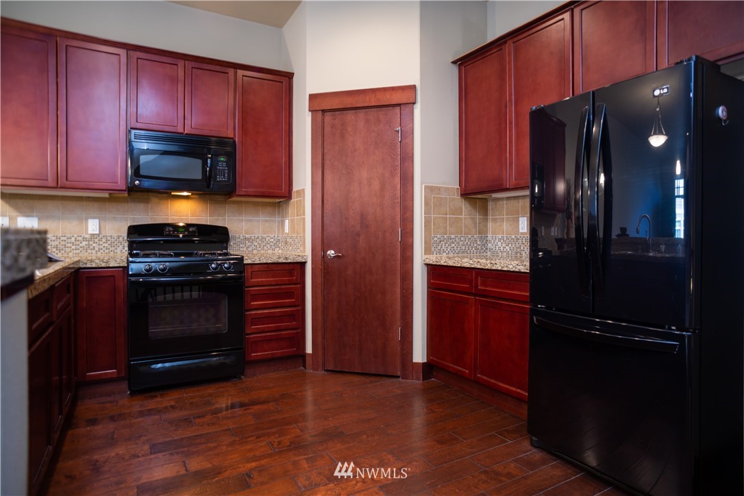 3949 Northeast 3rd Place Renton, WA 98056 - Photo 6 of 22