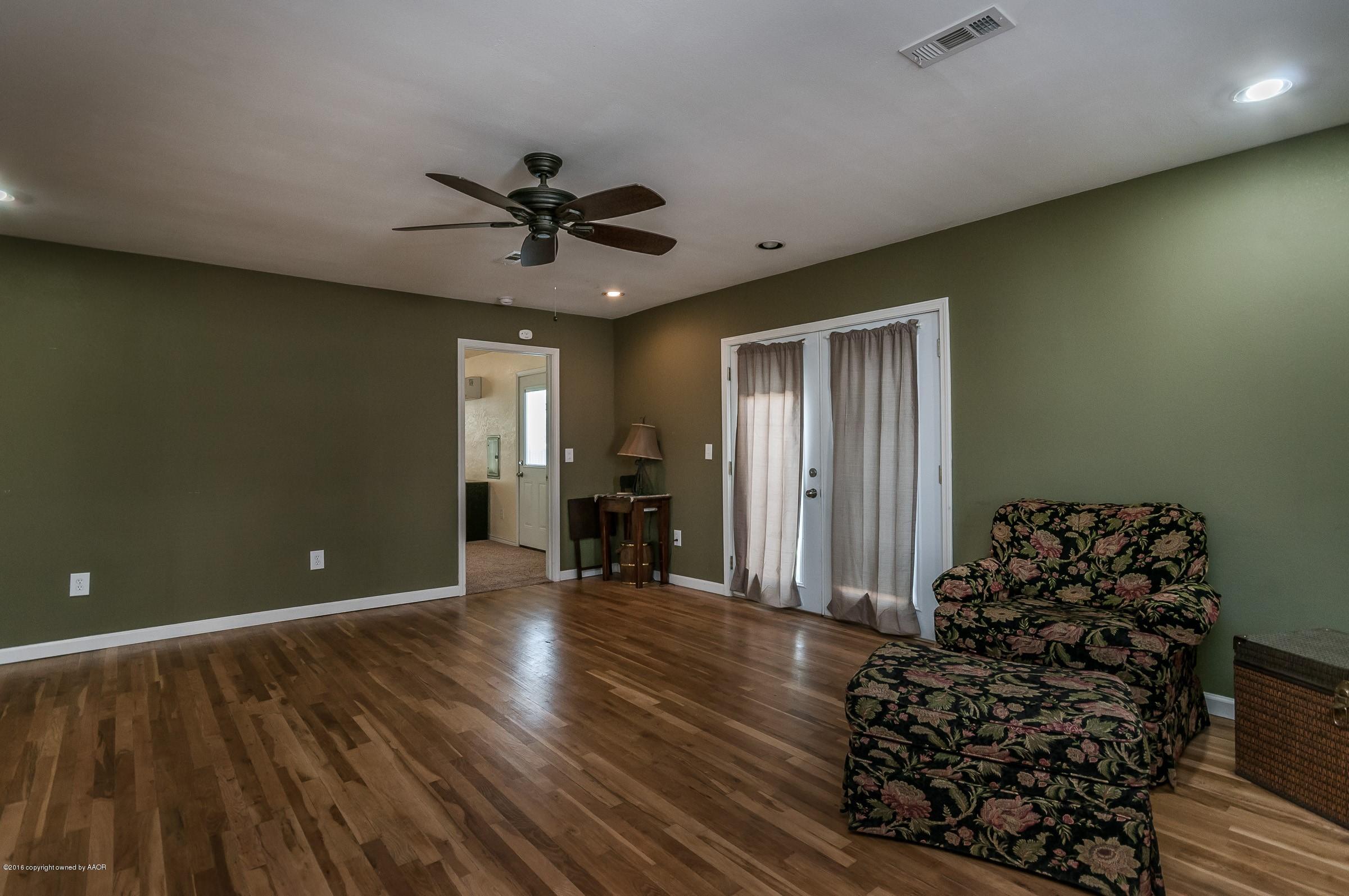 4402 Parker Street Amarillo, TX 79110 - Photo 13 of 21 a view of a livingroom with wooden floor