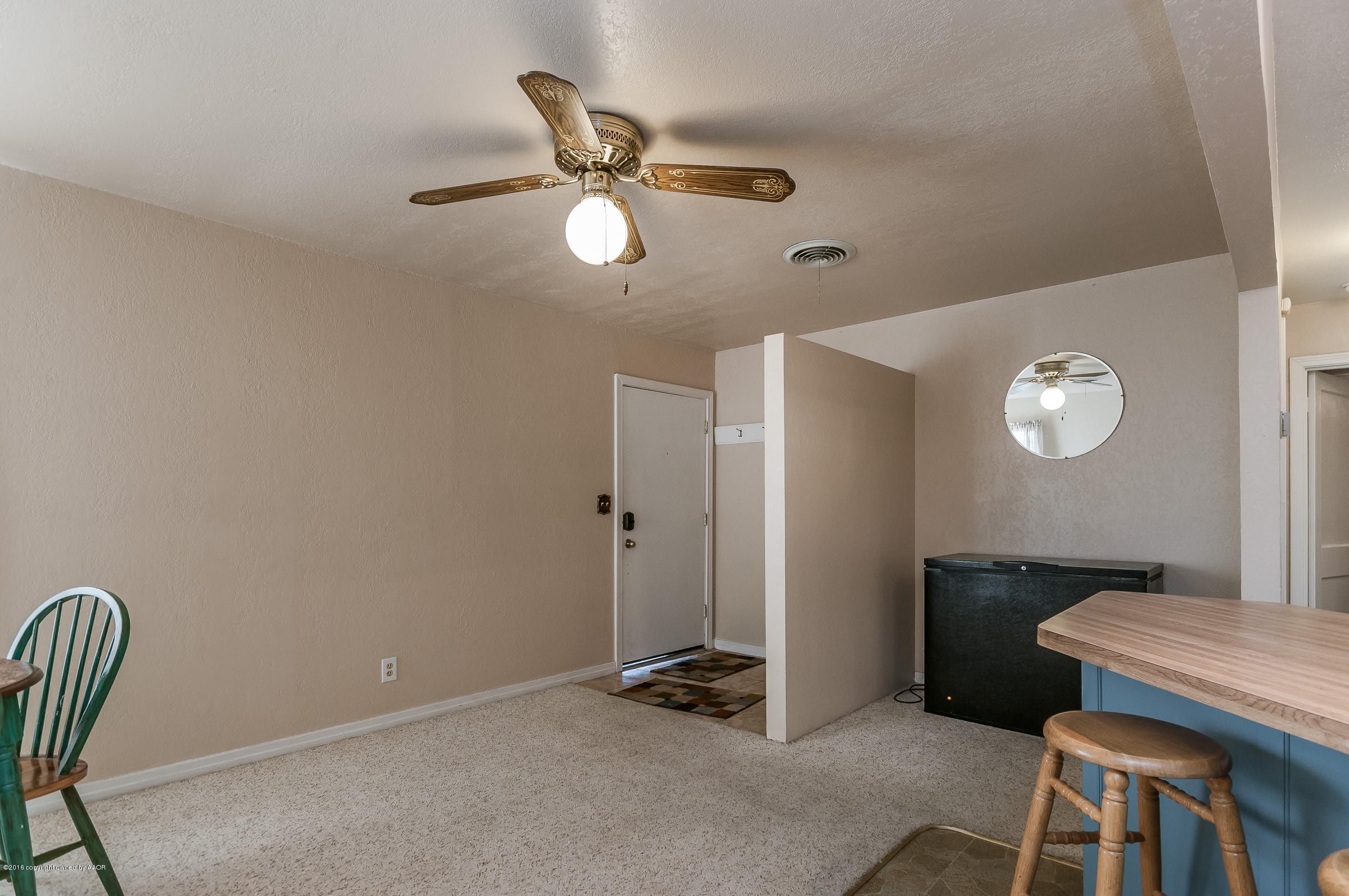 4402 Parker Street Amarillo, TX 79110 - Photo 3 of 21 a view of a livingroom with furniture