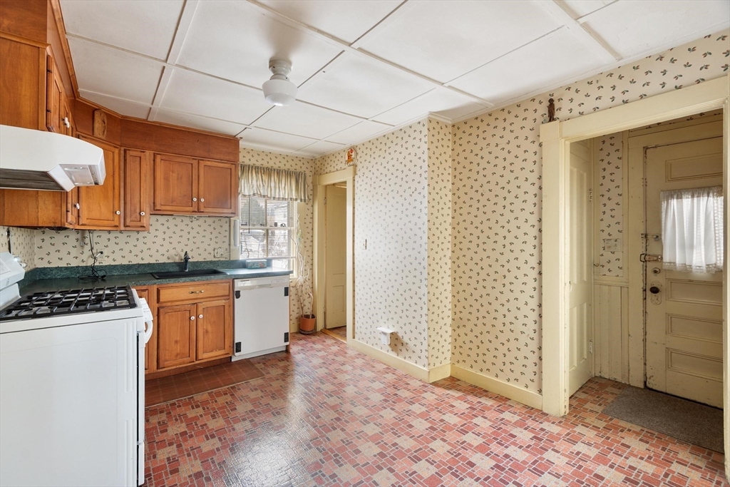 30 Breed Street Lynn, MA 01902 - Photo 19 of 40