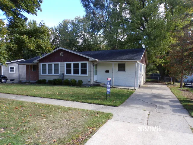 $1,750 | 208 North Division Street, Spring Lake, MI 49456