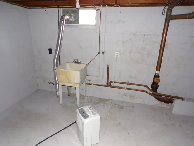 $1,750 | 208 North Division Street, Spring Lake, MI 49456