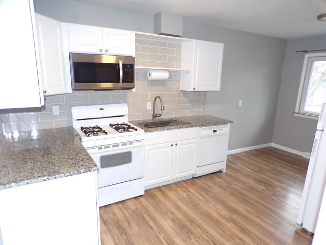 $1,750 | 208 North Division Street, Spring Lake, MI 49456