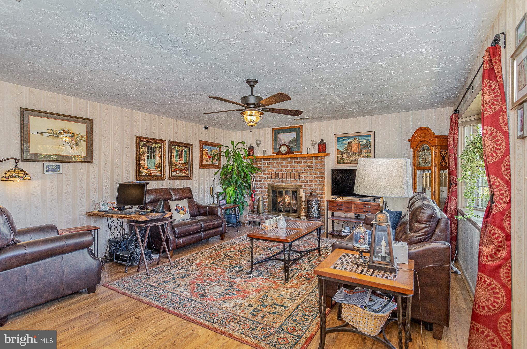 19 Summer Drive Gettysburg, PA 17325 - Photo 6 of 50 Living Room