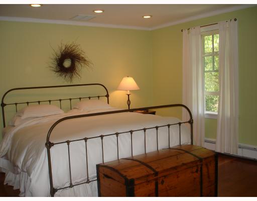 77 Ridge Road Bristol, RI 02809 - Photo 8 of 8 Master Bedroom.