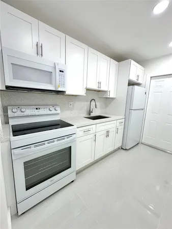 $1,950 | 417 Northwest 7th Terrace, Unit 2, Fort Lauderdale, FL 33311