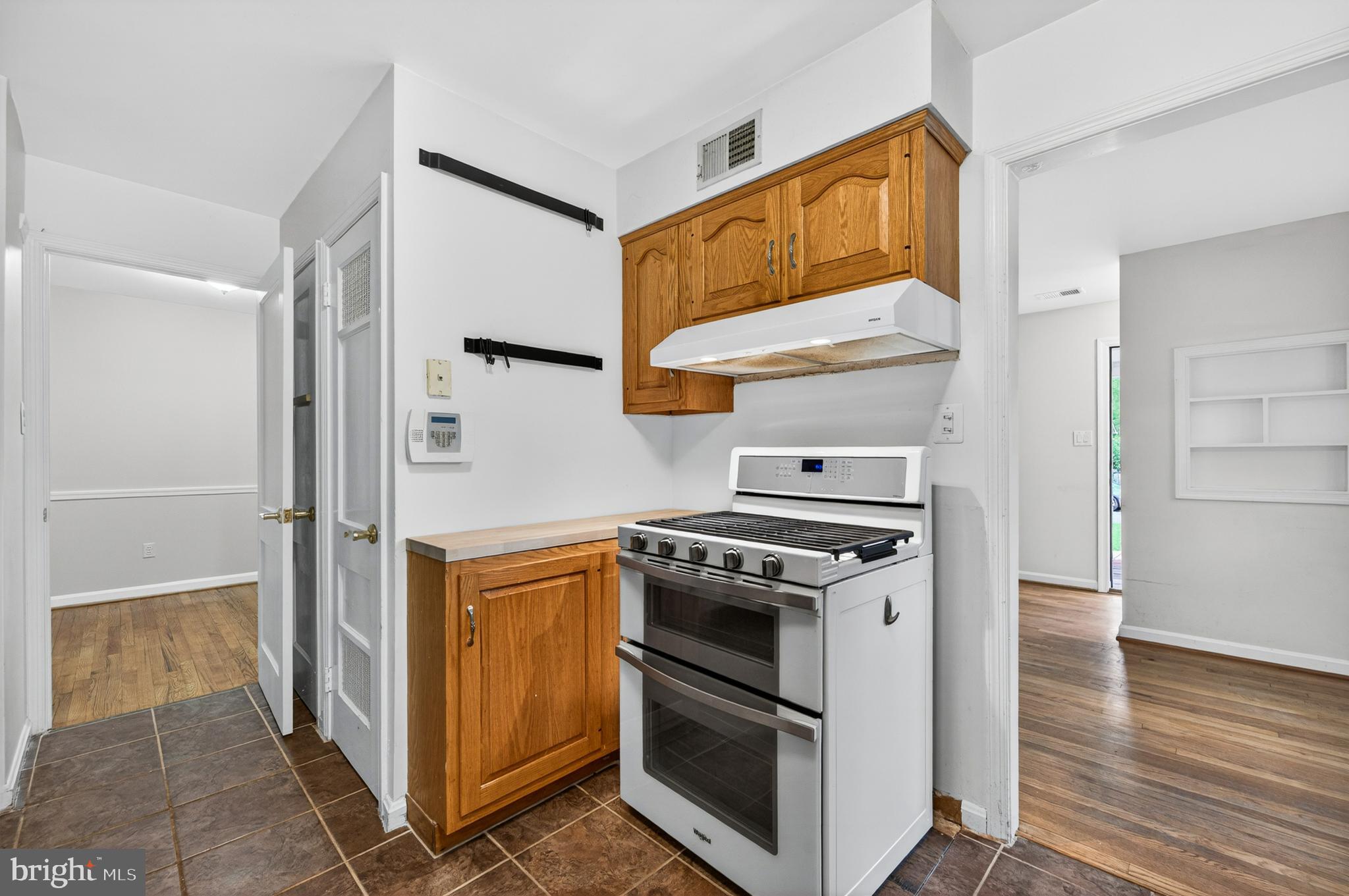 7909 Fairfax Road Alexandria, VA 22308 - Photo 8 of 41