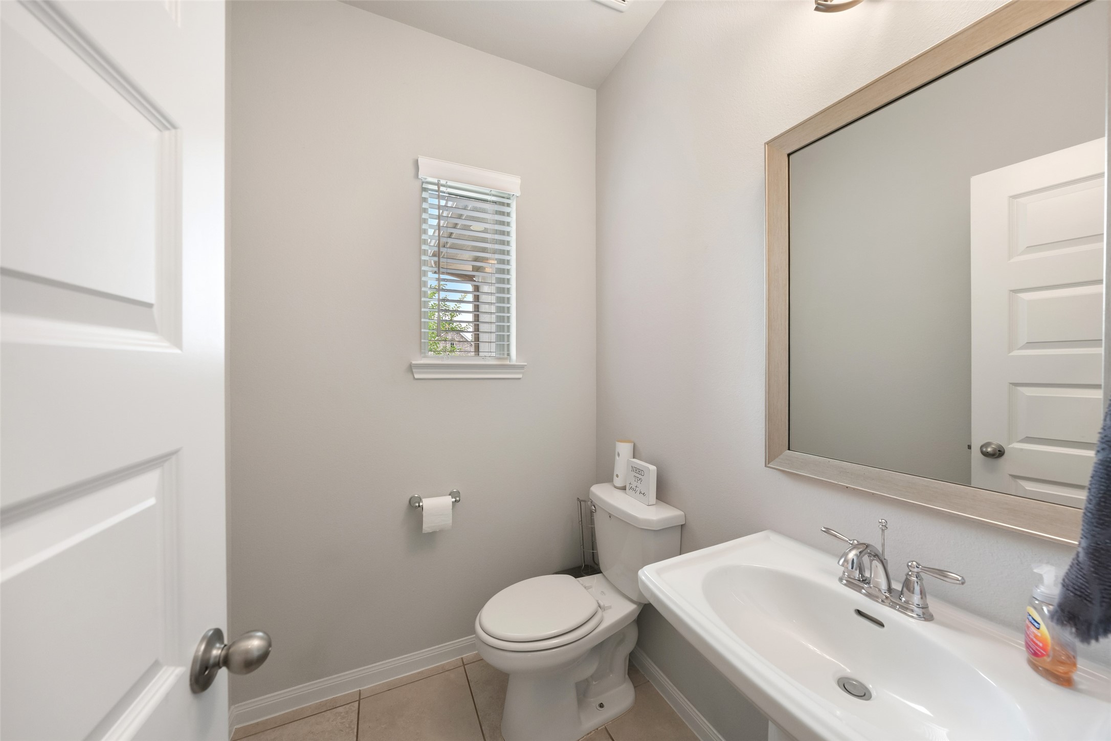17323 Grand Canyon Road Conroe, TX 77302 - Photo 22 of 33 Powder room for guests off the hallway in a private nook.