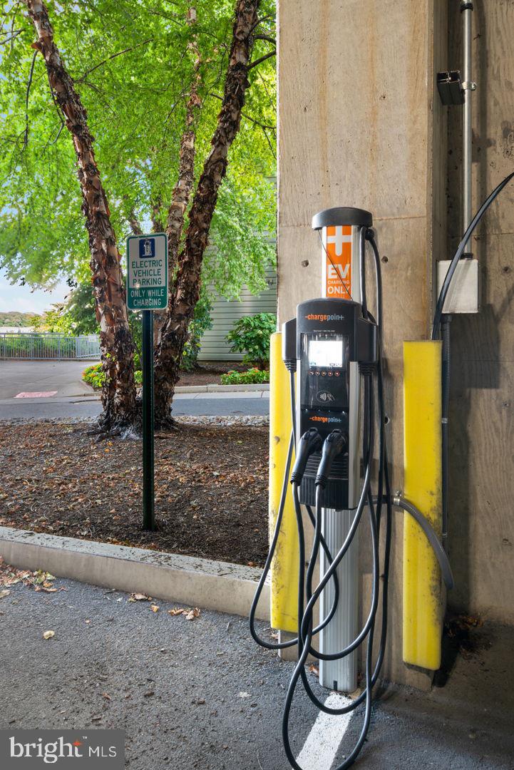901 North Penn Street, Unit R1501 Philadelphia, PA 19123 - Photo 18 of 25 a view of a room with gym equipment