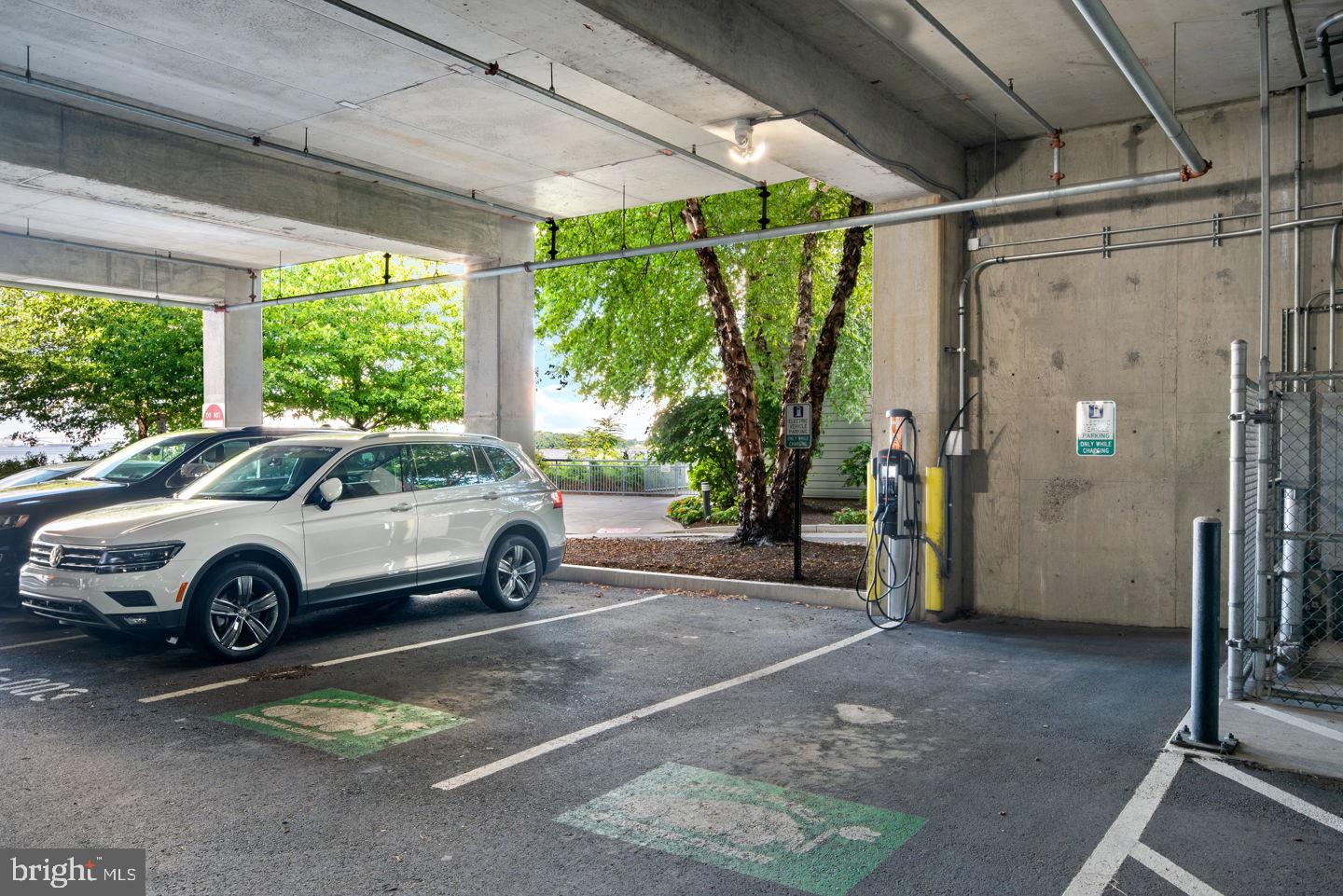 901 North Penn Street, Unit R1501 Philadelphia, PA 19123 - Photo 20 of 25 a view of parking