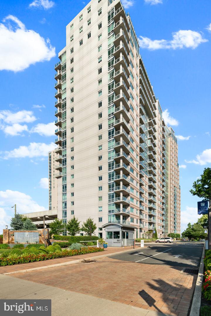 901 North Penn Street, Unit R1501 Philadelphia, PA 19123 - Photo 22 of 25 a view of a tall building