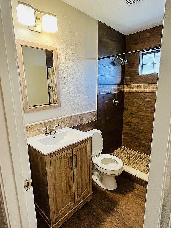 8606 Prima Street Houston, TX 77083 - Photo 15 of 32 Guest bathroom
