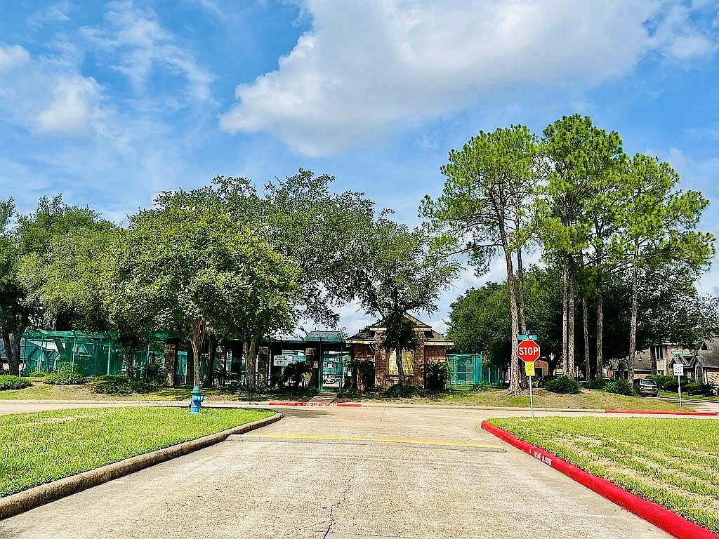 8606 Prima Street Houston, TX 77083 - Photo 31 of 32 View of gated communities amenities park, basketball, pool.