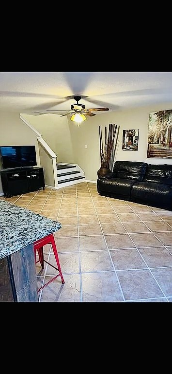 8606 Prima Street Houston, TX 77083 - Photo 6 of 32 Living room