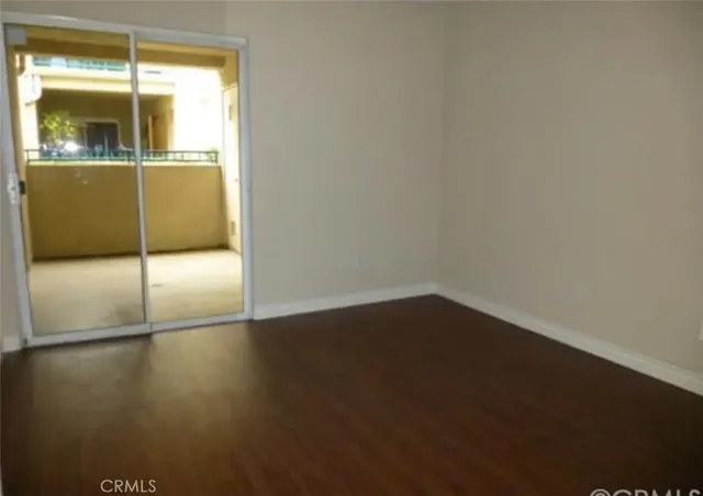 a view of empty room with window