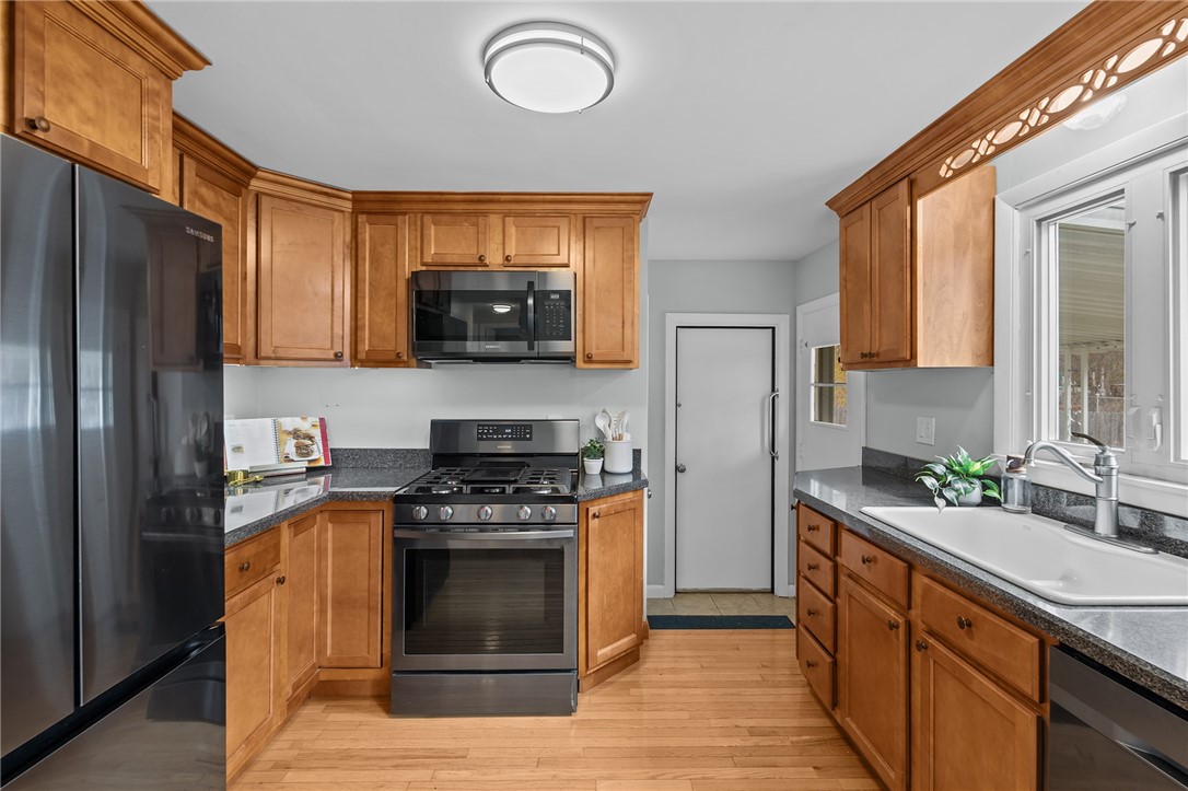 26 Ellison Street Cranston, RI 02920 - Photo 7 of 26