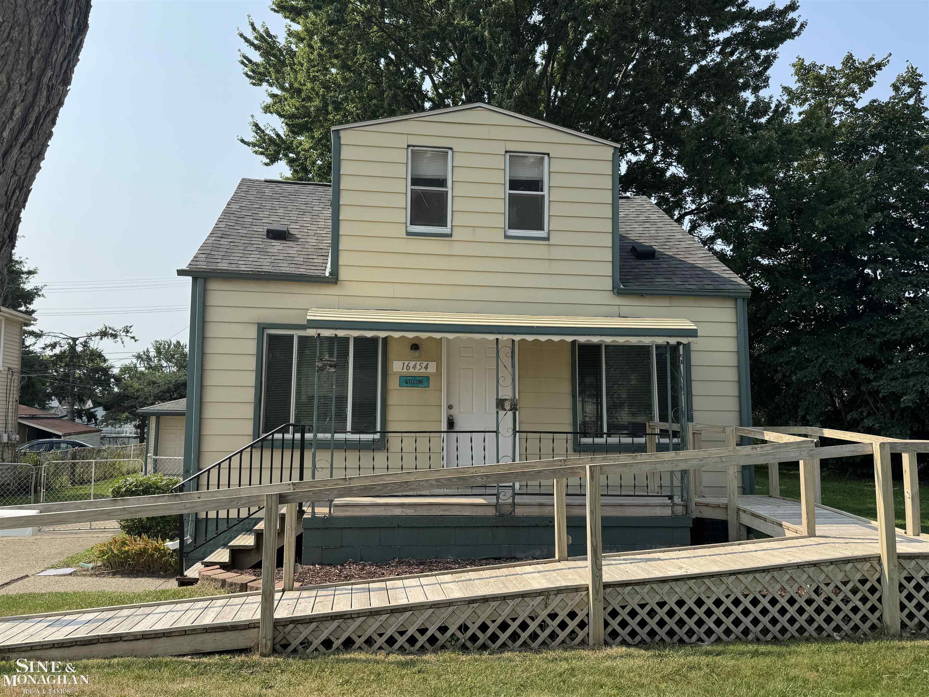 16454 East 10 Mile Road Eastpointe, MI 48021 - Photo 2 of 36 50184014-fb9f3598-6351-4e6a-aa3e-fc4aa70d3606.JPG