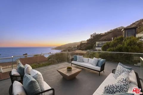 $4,995,000 | 17713 Posetano Road, Pacific Palisades, CA 90272