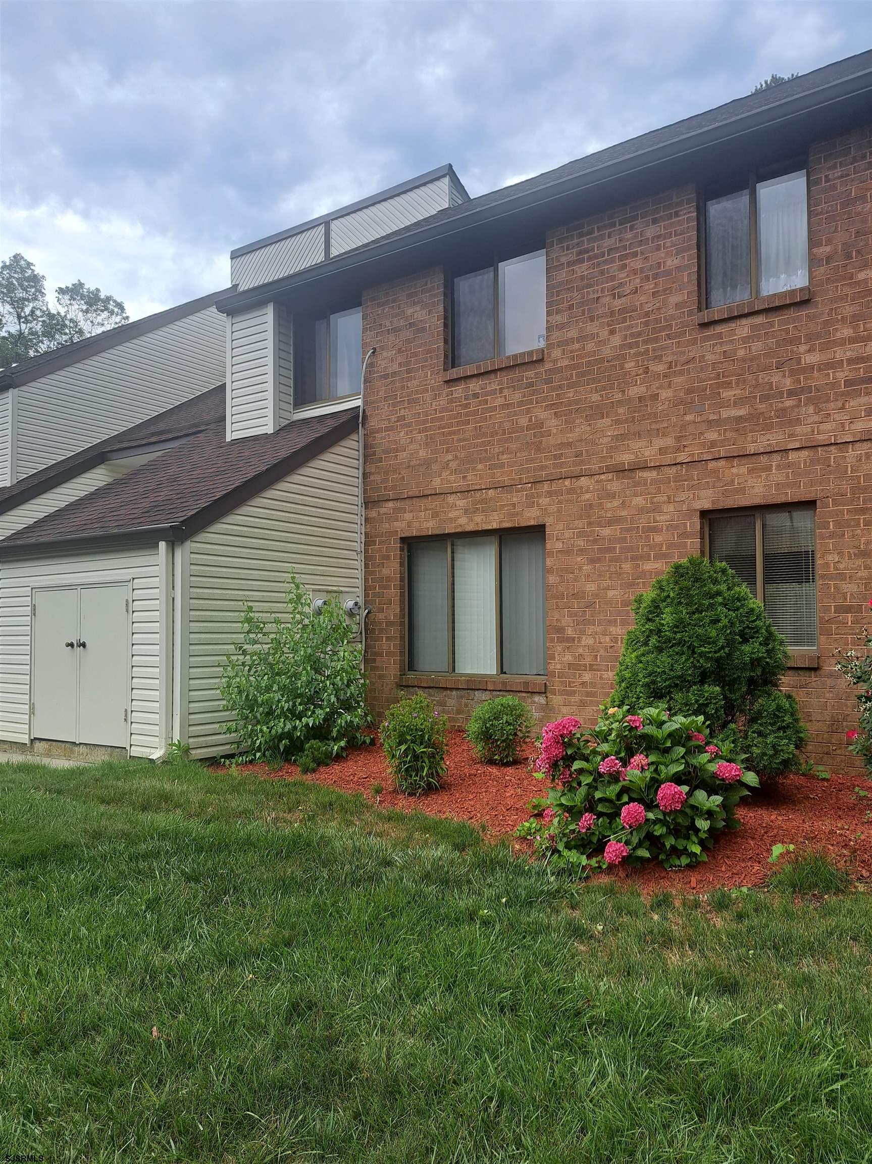 8 Country Oak Lane, Unit 8 Egg Harbor Township, NJ 08234 - Photo 1 of 28 a front view of house with yard