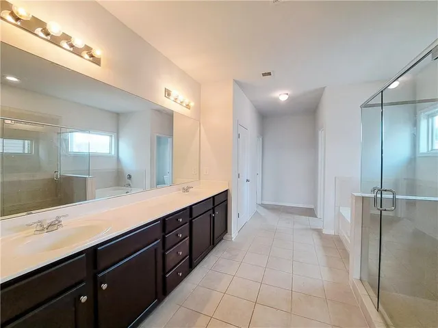 a view of empty room with window