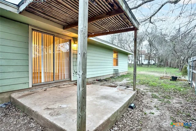 a view of a house with backyard and porch