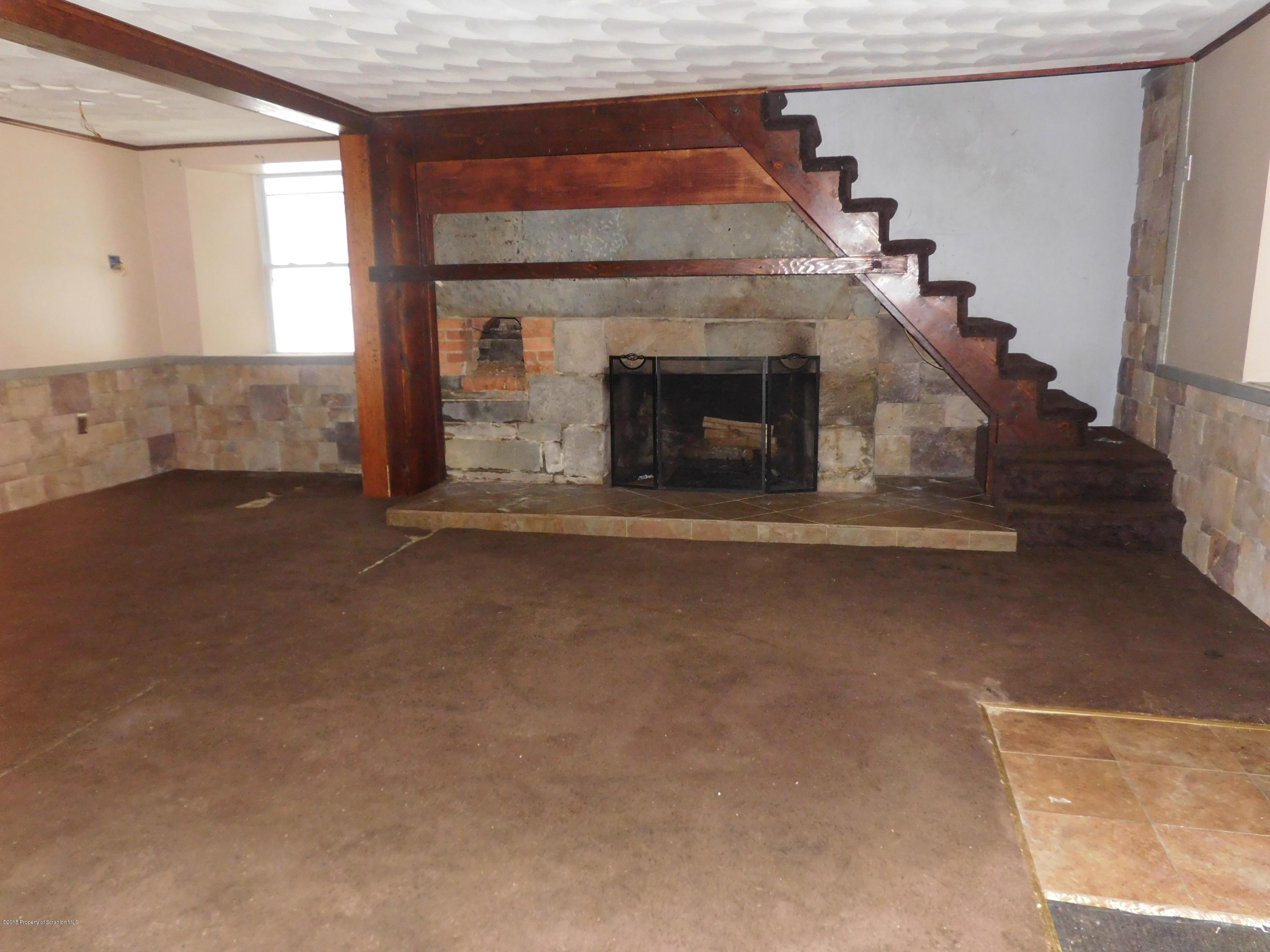 412 Foundry Road Moscow, PA 18444 - Photo 2 of 13 Gallery Image 2