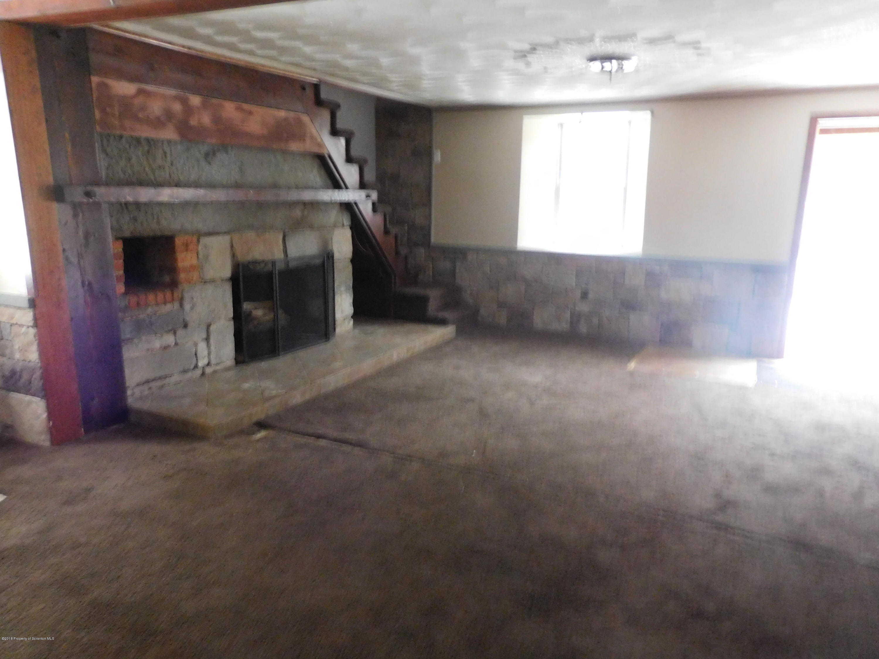 412 Foundry Road Moscow, PA 18444 - Photo 3 of 13 Gallery Image 3