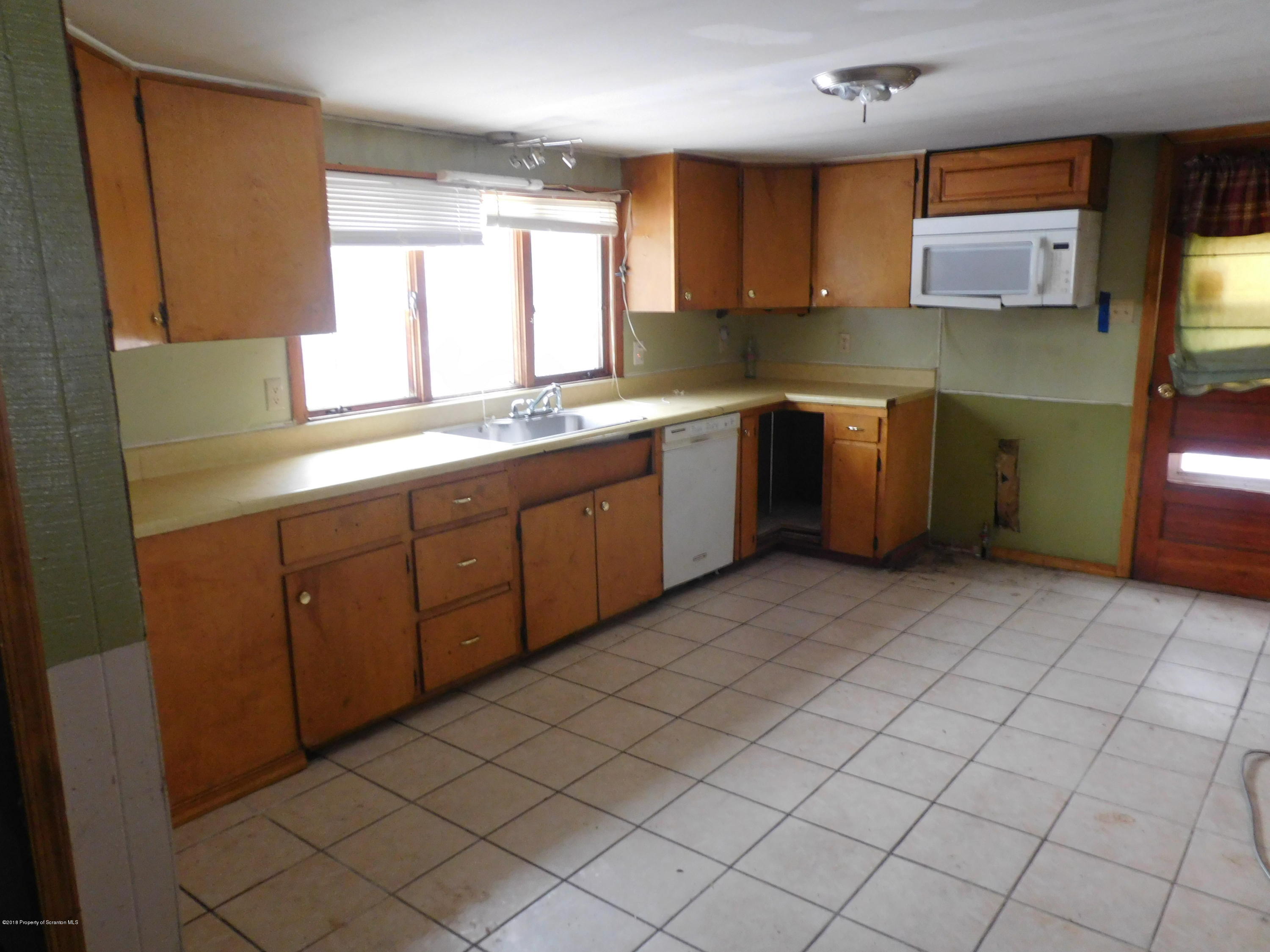 412 Foundry Road Moscow, PA 18444 - Photo 4 of 13 Gallery Image 4