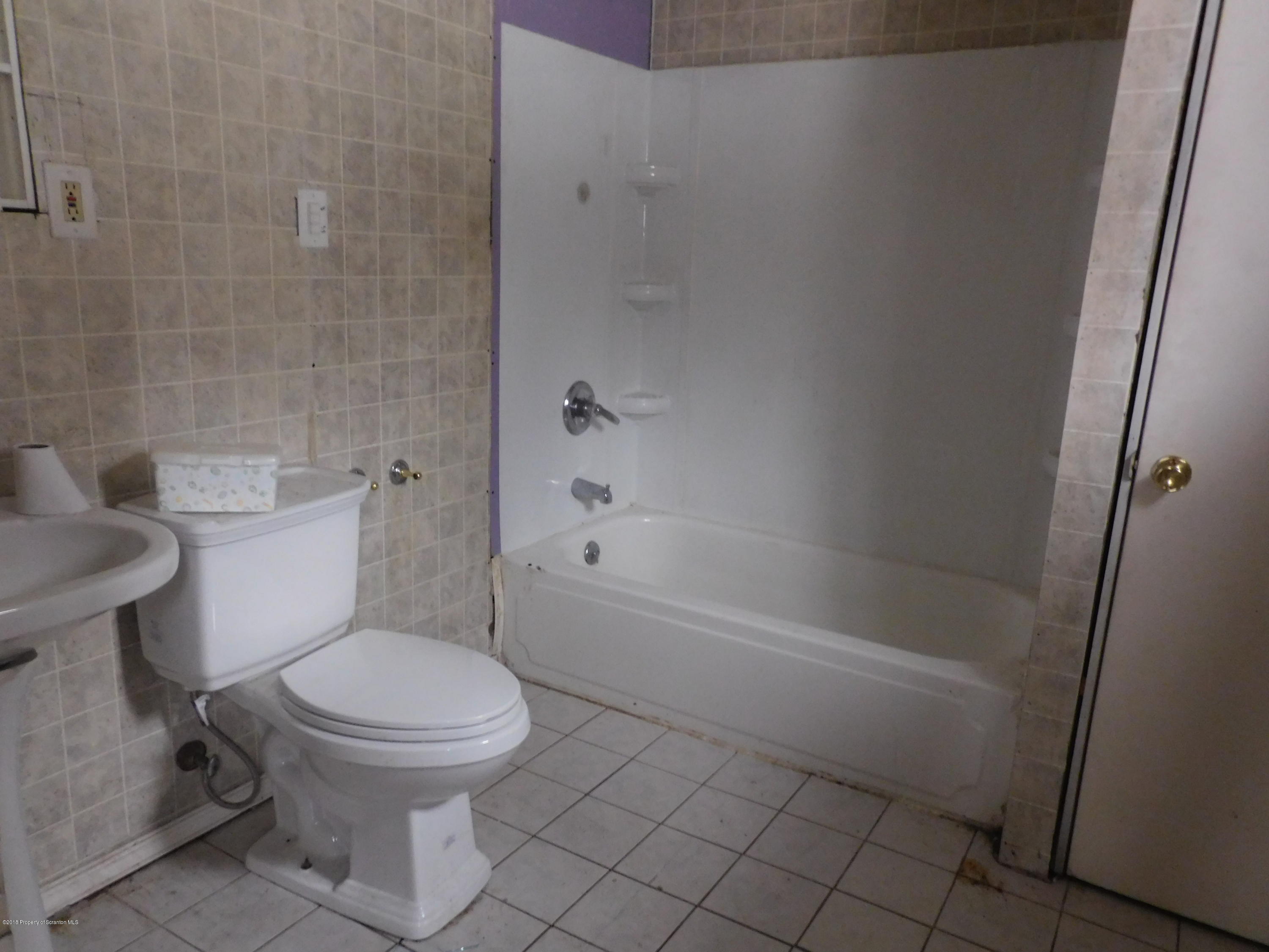 412 Foundry Road Moscow, PA 18444 - Photo 5 of 13 Gallery Image 5