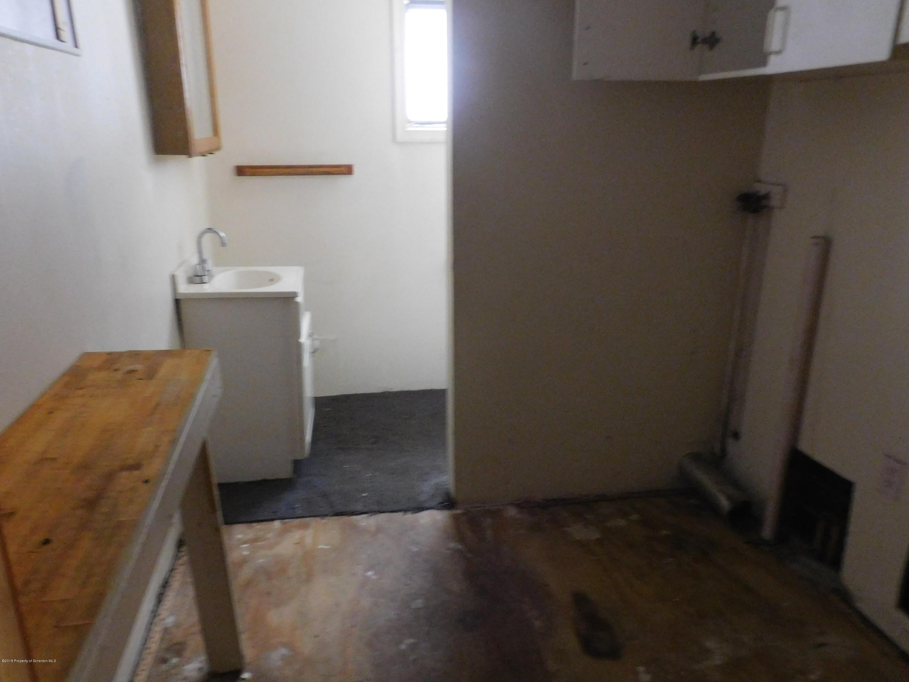 412 Foundry Road Moscow, PA 18444 - Photo 6 of 13 Gallery Image 6