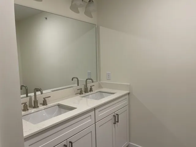 $3,200 | 15 Suffolk Road, Unit 1, Concord, NH 03303