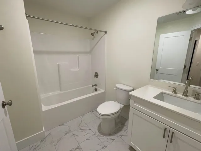 $3,200 | 15 Suffolk Road, Unit 1, Concord, NH 03303