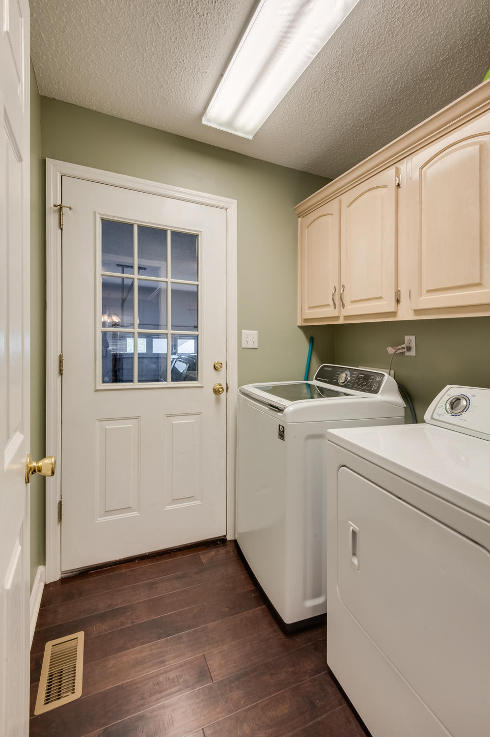 8631 Banner Elk Road Soddy Daisy, TN 37379 - Photo 22 of 28 Laundry Room