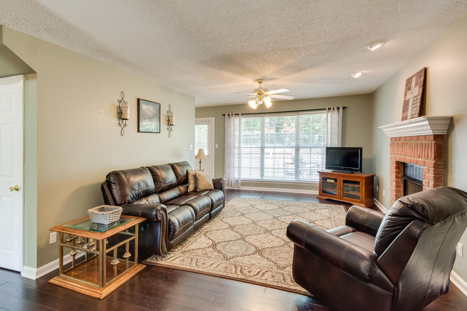 8631 Banner Elk Road Soddy Daisy, TN 37379 - Photo 4 of 28 Living Room