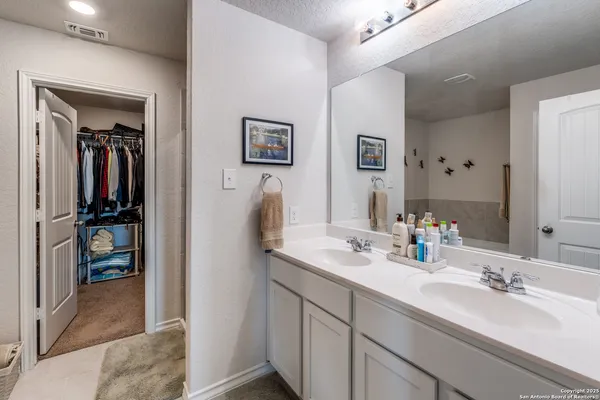a en suite bathroom with double sink and a mirror