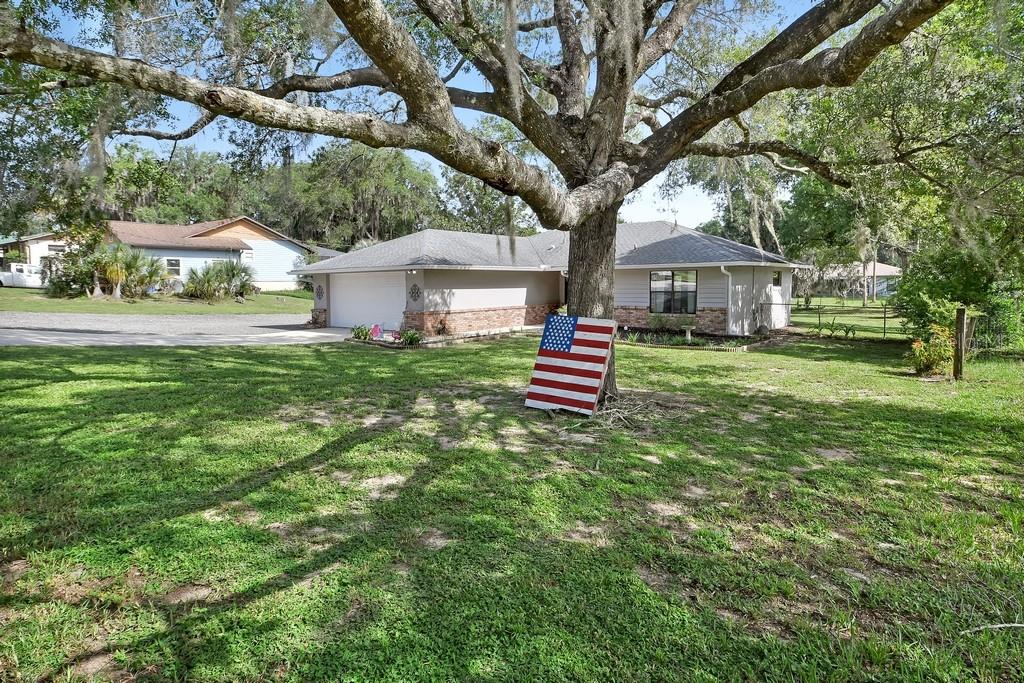 235 West Retta Street De Leon Springs, FL 32130 - Photo 3 of 32