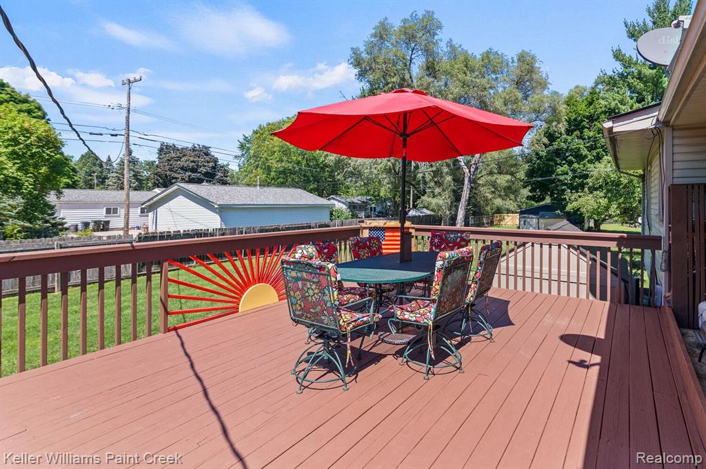 2550 Hessel Avenue Rochester Hills, MI 48307 - Photo 7 of 35