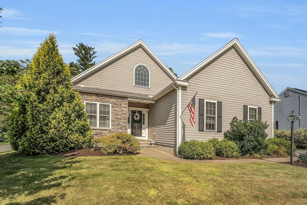 a view of a house with a yard