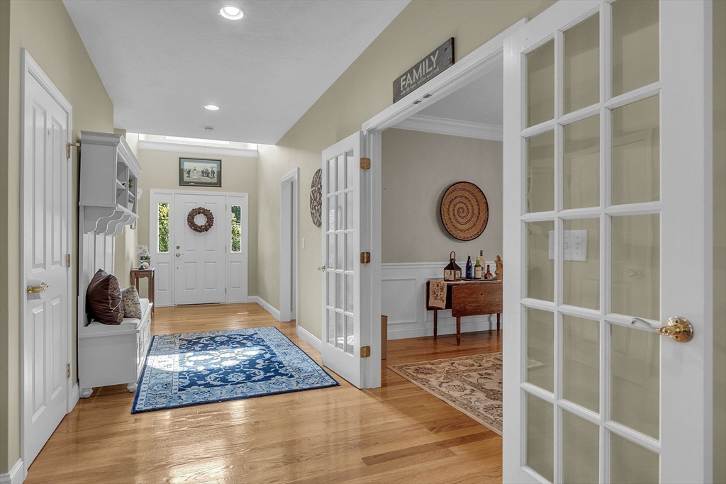 124 Nicholas Drive Lancaster, MA 01523 - Photo 13 of 42 a very nice looking room with a rug