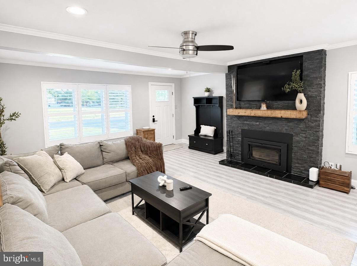 273 Crosswicks Road Bordentown, NJ 08505 - Photo 6 of 31 Modern living space with cozy charm.