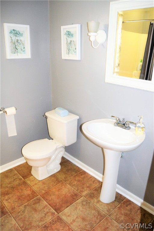 8530 Boones Trail Road Chesterfield, VA 23832 - Photo 18 of 21 a bathroom with a toilet a sink and mirror