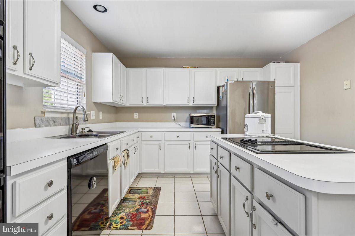 9077 Slate Stone Loop Bristow, VA 20136 - Photo 3 of 49
