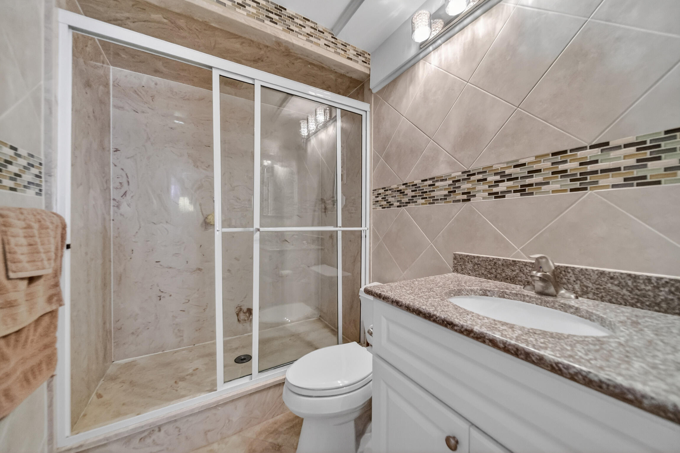 4083 Southeast Centerboard Lane, Unit 3A Stuart, FL 34997 - Photo 14 of 31 primarybath1.jpg-FULL