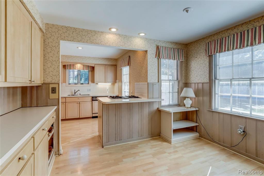 1041 Yorkshire Road Grosse Pointe Park, MI 48230 - Photo 14 of 35