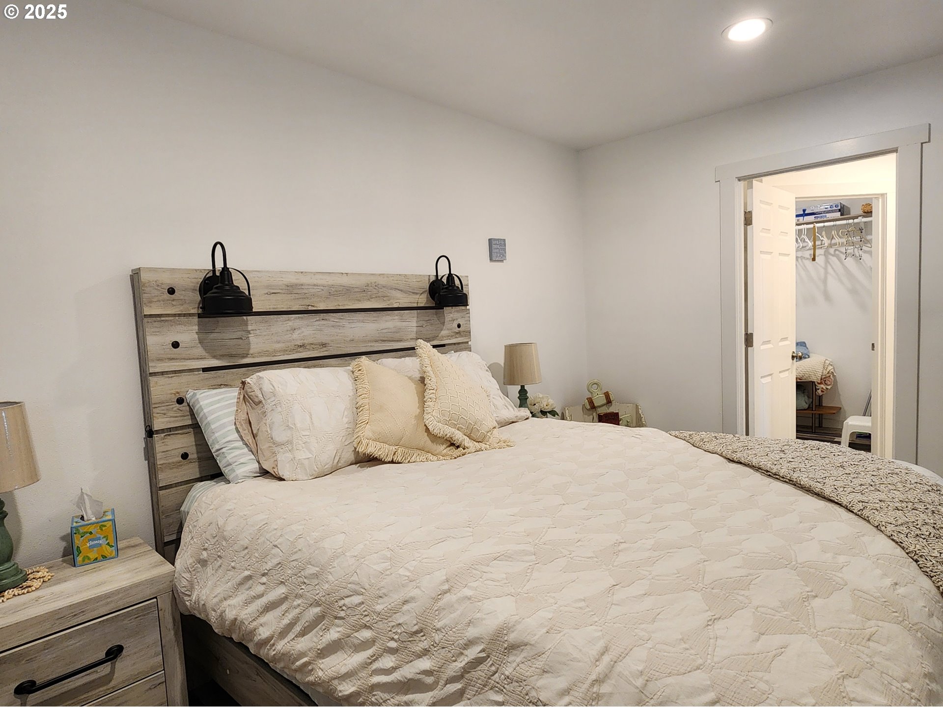 33050 Hillside Acres Road Gold Beach, OR 97444 - Photo 12 of 27 Bedroom, Owner's Suite