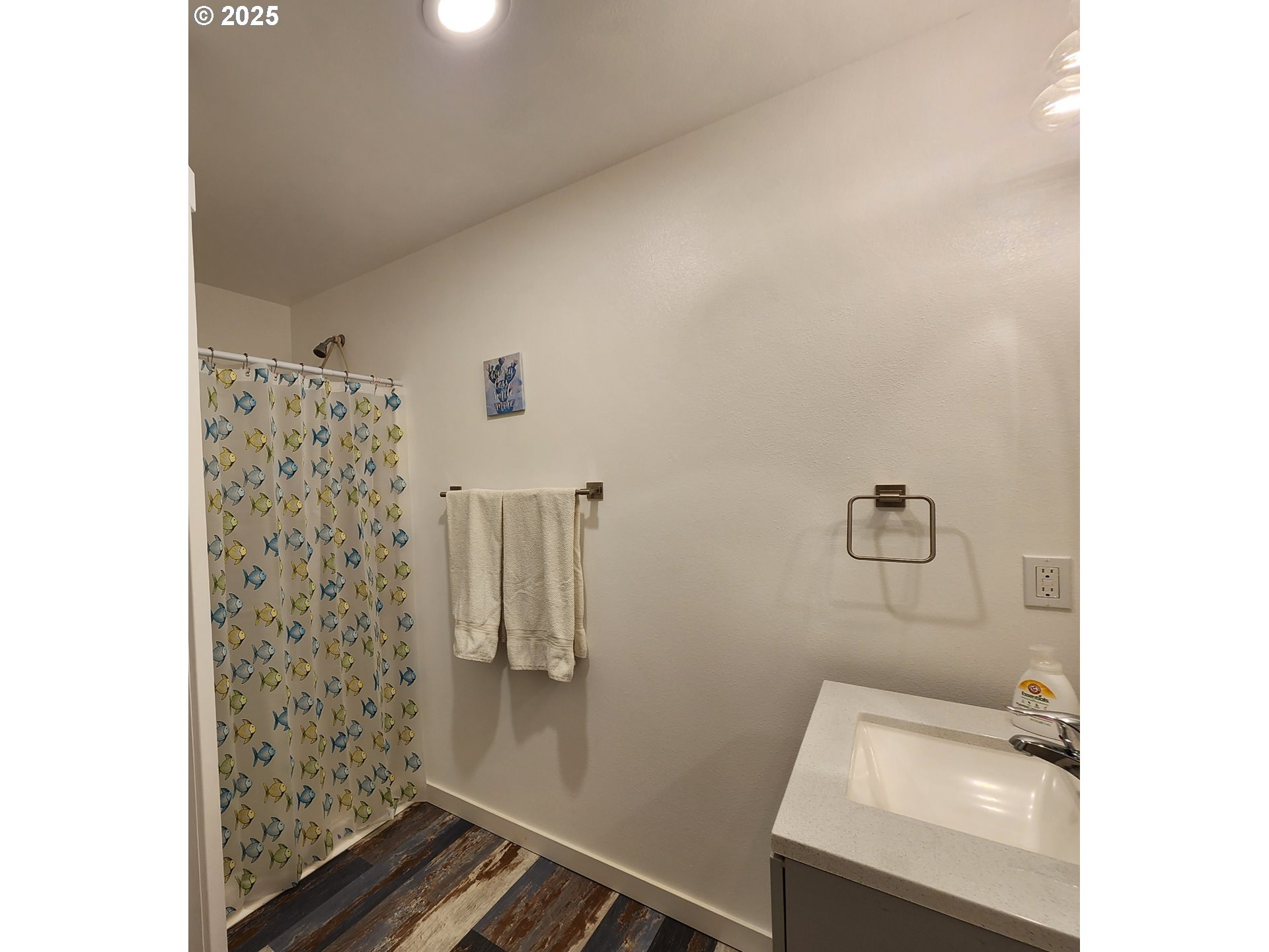 33050 Hillside Acres Road Gold Beach, OR 97444 - Photo 14 of 27 Attached Bathroom #1