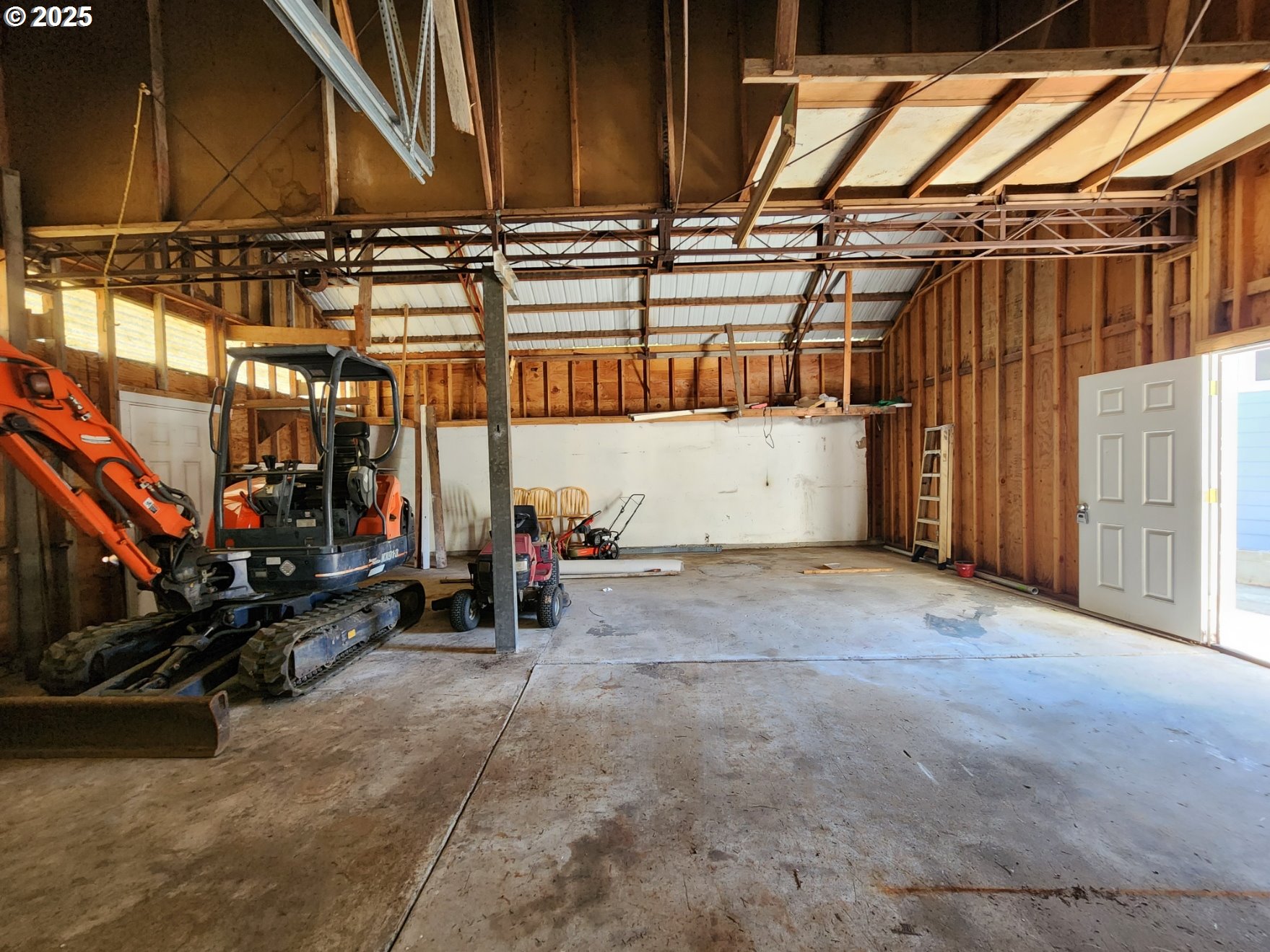 33050 Hillside Acres Road Gold Beach, OR 97444 - Photo 24 of 27 Garage