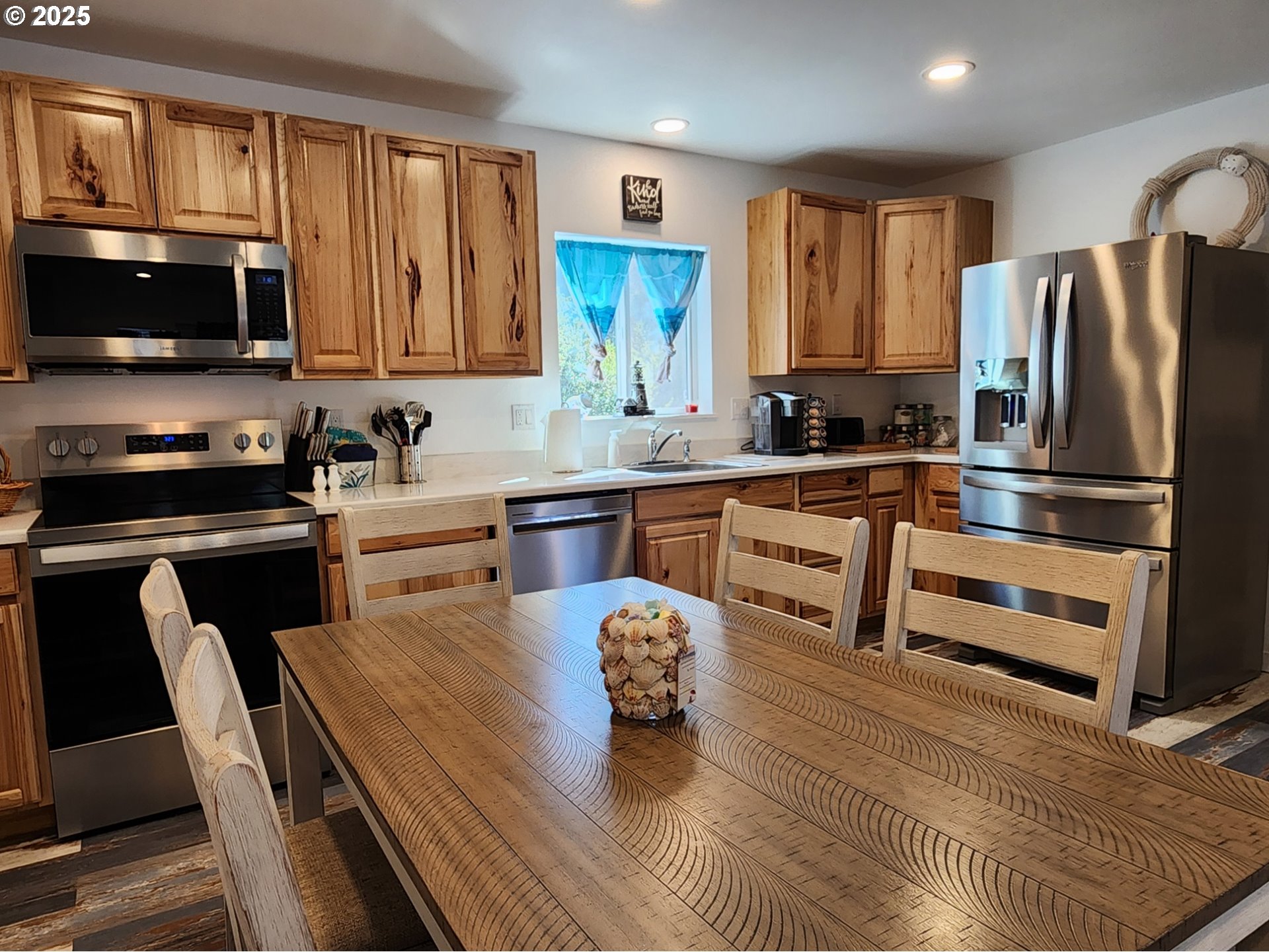 33050 Hillside Acres Road Gold Beach, OR 97444 - Photo 9 of 27 Kitchen/Dining Room