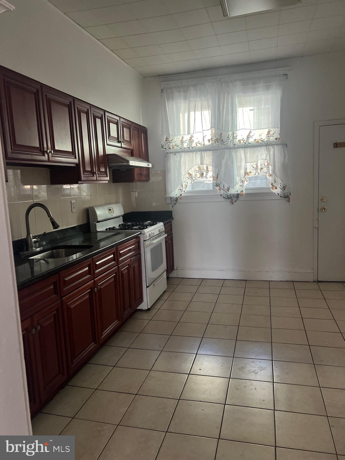 2016 South 16th Street Philadelphia, PA 19145 - Photo 3 of 9